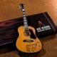 John Lennon Give Peace a Chance Acoustic Guitar - Accessoires pour la maison