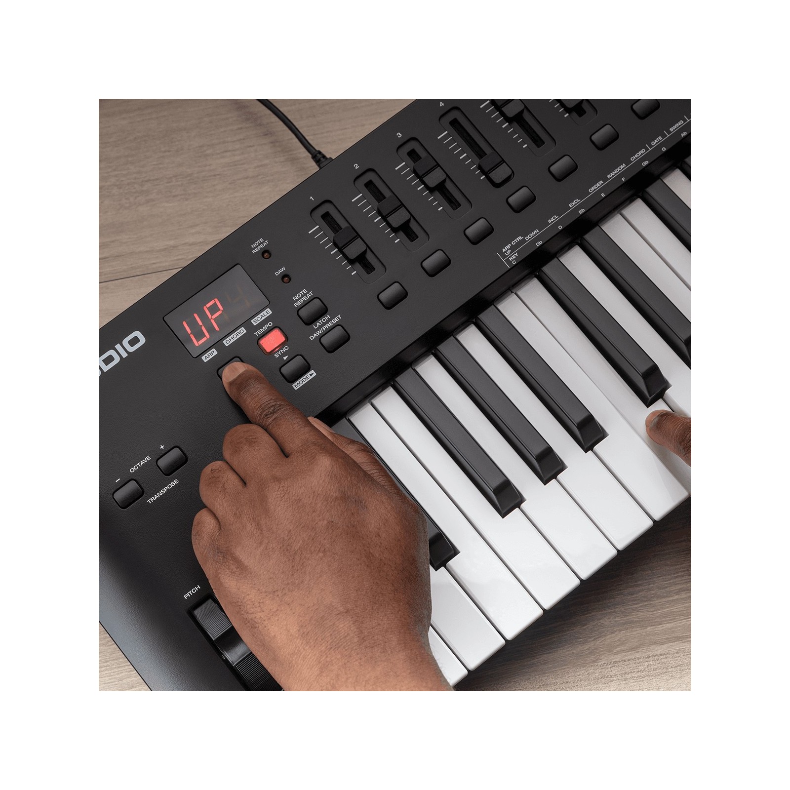 M-AUDIO OXYGEN49V Clavier USB-Midi 49 notes 8 pads/pots - La musique au  meilleur prix ! A Bordeaux Mérignac et Libourne.