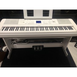 Piano numérique arrangeur Yamaha DGX-660WH + meuble + pédalier