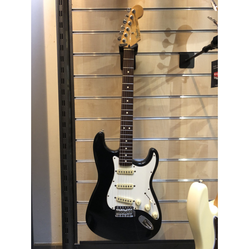 Guitare électrique Fender Stratocaster Black Made in Mexico MN017317 + Housse